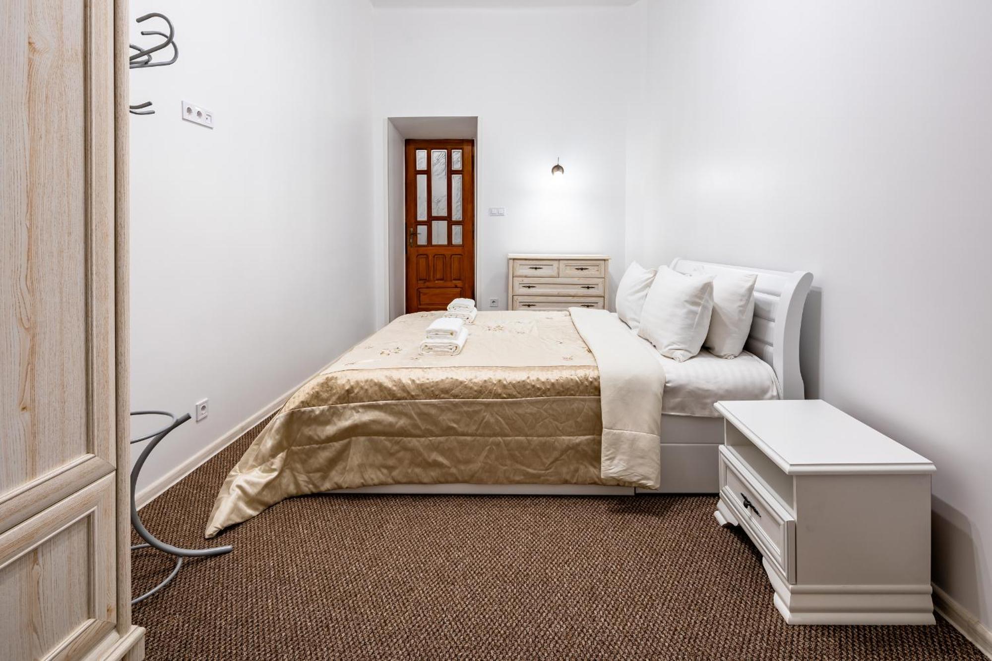 Designer Apartment! The Center! Валова 29 Львов Экстерьер фото