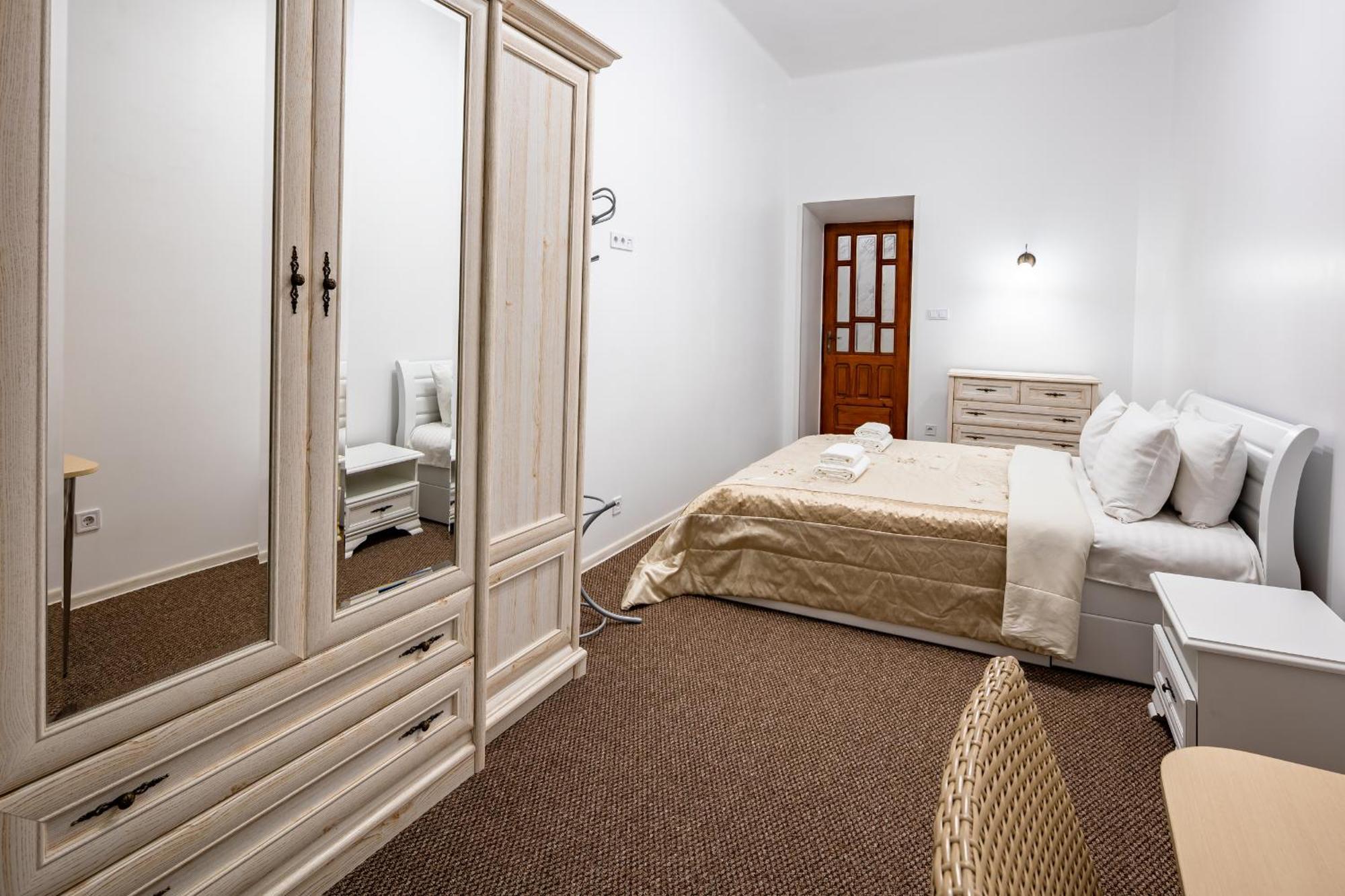 Designer Apartment! The Center! Валова 29 Львов Экстерьер фото